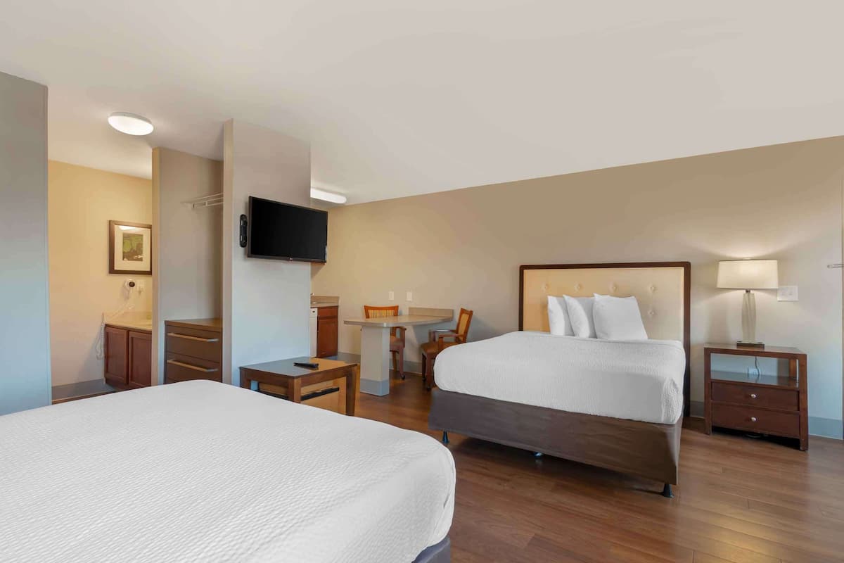 Studio, 2 Queen Beds, Non Smoking | Premium bedding, pillowtop beds, desk, laptop workspace