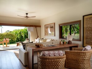 42-inch LCD TV with cable channels, TV, iPod dock - Hotel Wailea, Relais & Chateaux - Adults Only (Kihei)