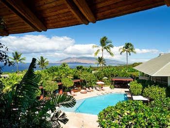 Outdoor pool, sun loungers at Hotel Wailea, Relais & Chateaux - Adults Only