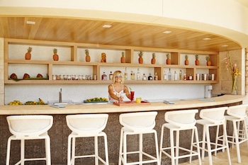Outdoor pool, sun loungers at Hotel Wailea, Relais & Chateaux - Adults Only