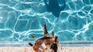 Bar en bord de piscine