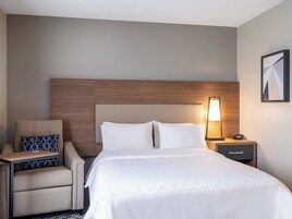 Studio Suite, 1 Queen Bed | Desk, blackout drapes, iron/ironing board, free cribs/infant beds