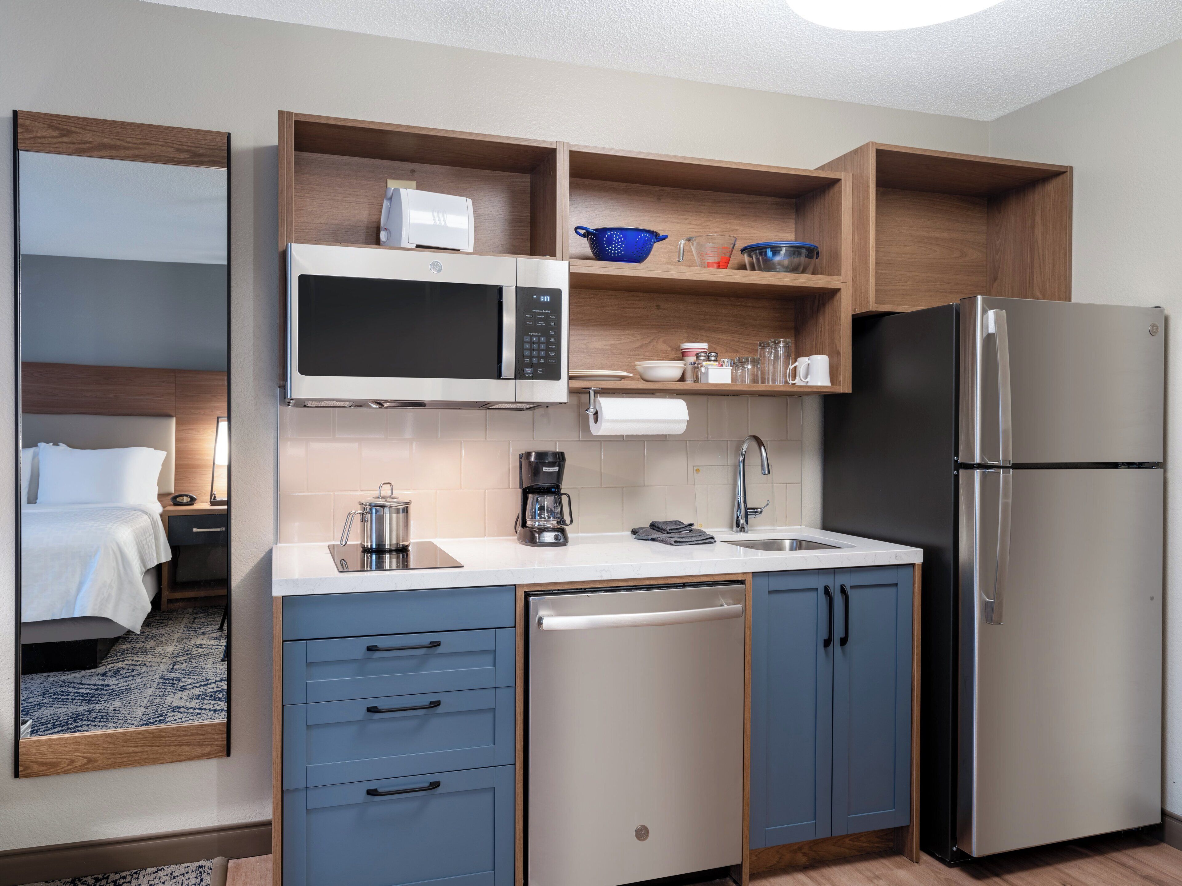 studio suite, 1 queen bed | desk, blackout curtains, iron/ironing board, free cots/infant beds