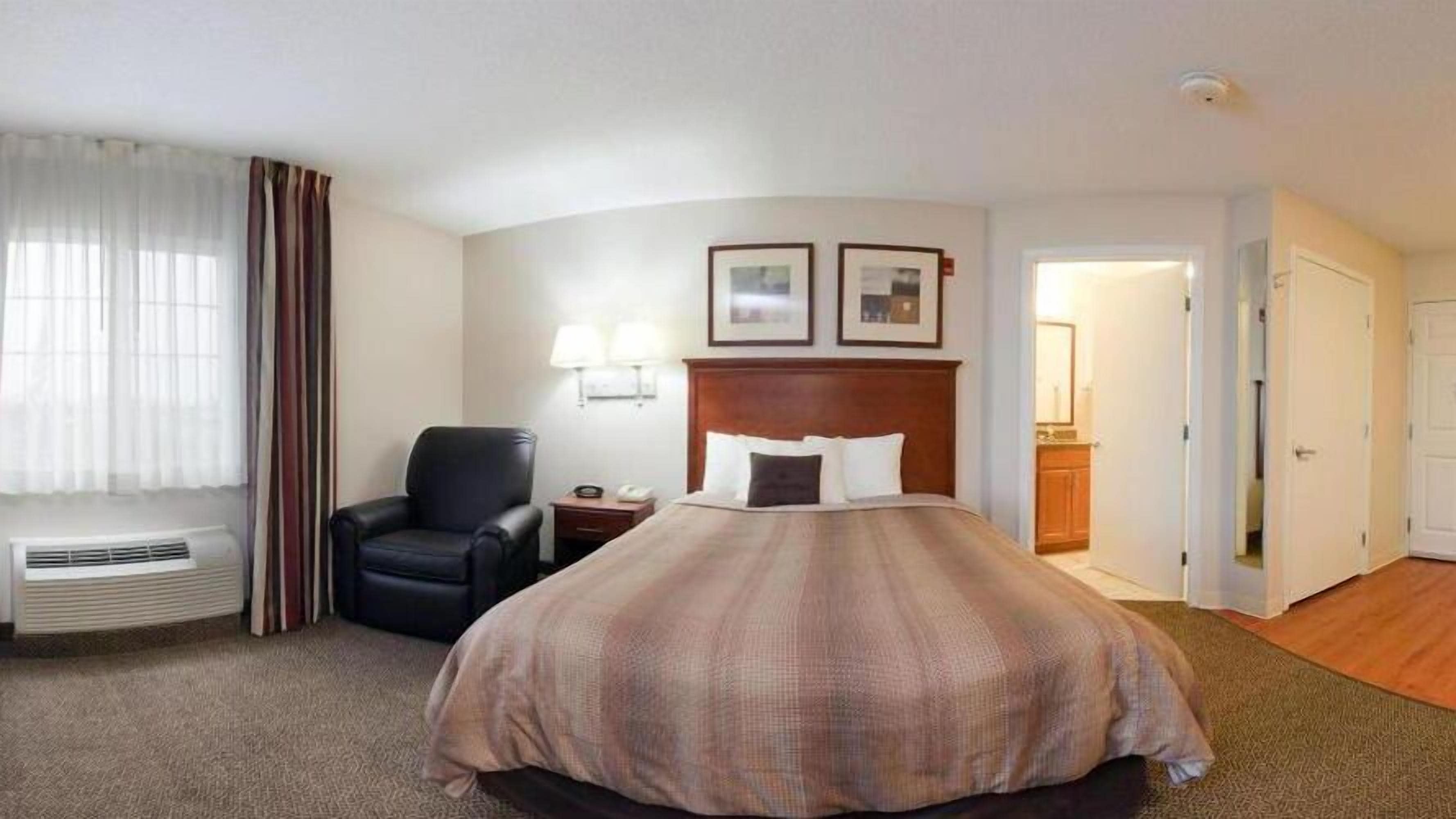 studio suite, 1 queen bed | desk, blackout curtains, iron/ironing board, free cots/infant beds