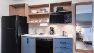 Studiosuite, 1 Queen-Bett | 1 Schlafzimmer, Schreibtisch, Verdunkelungsvorhänge