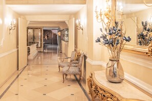 Interior entrance - Hotel Manos Stephanie (Brussels)