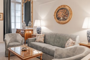 Junior Suite (Duplex) | Living room | Plasma TV
