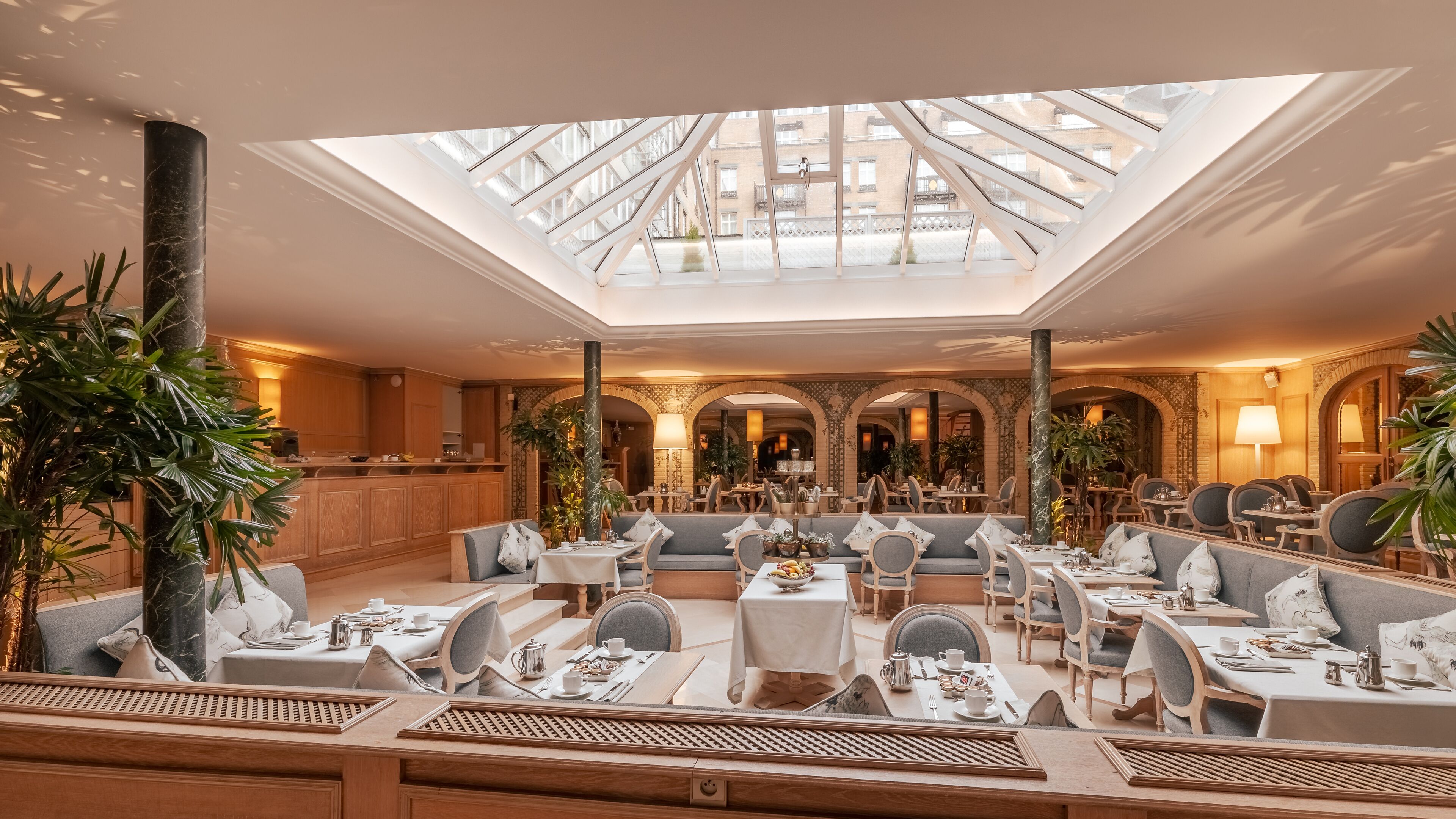 daily buffet breakfast (eur 35 per person)