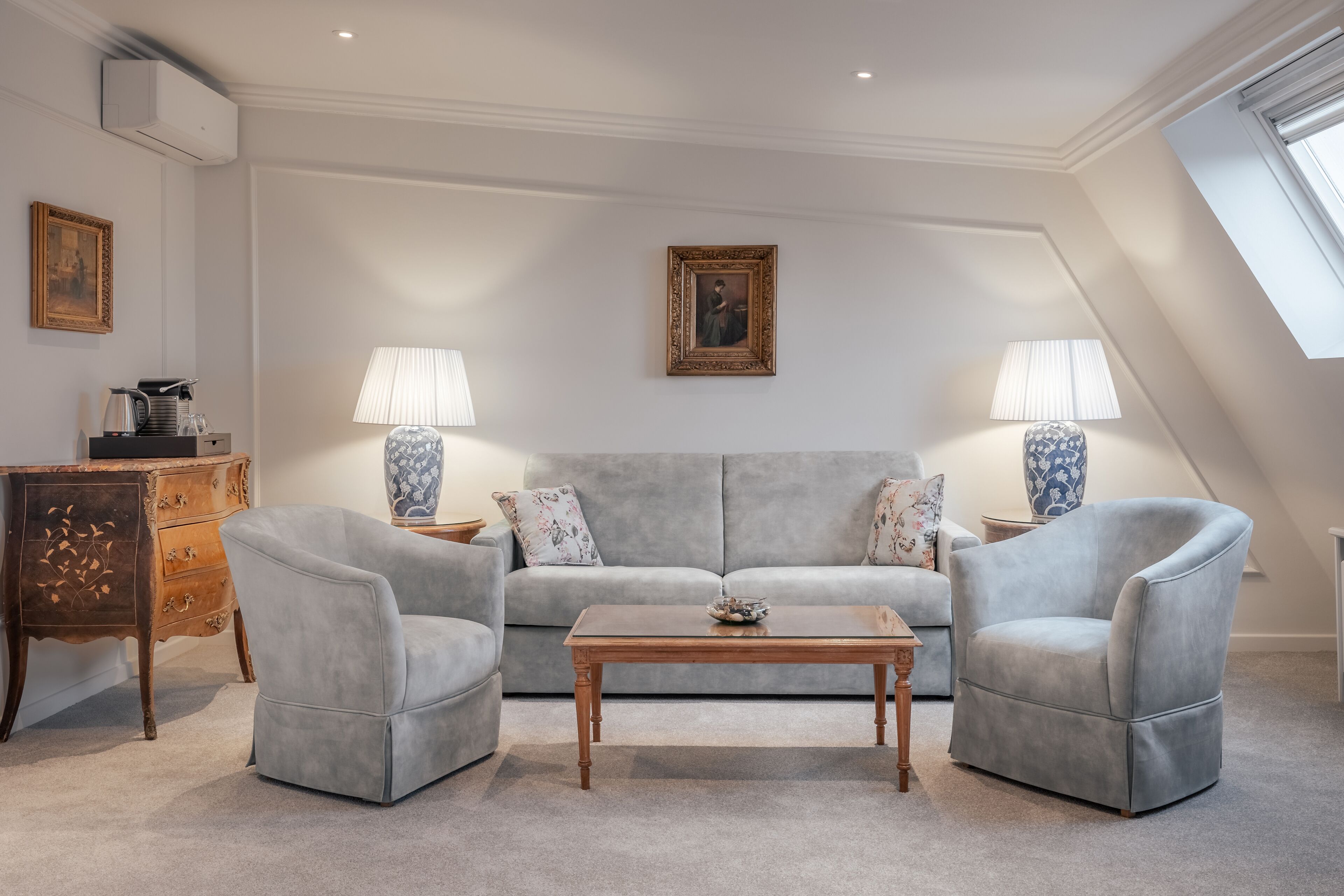 suite | living room | plasma tv