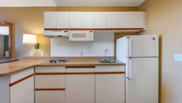 Full-size fridge, microwave, stovetop, coffee/tea maker