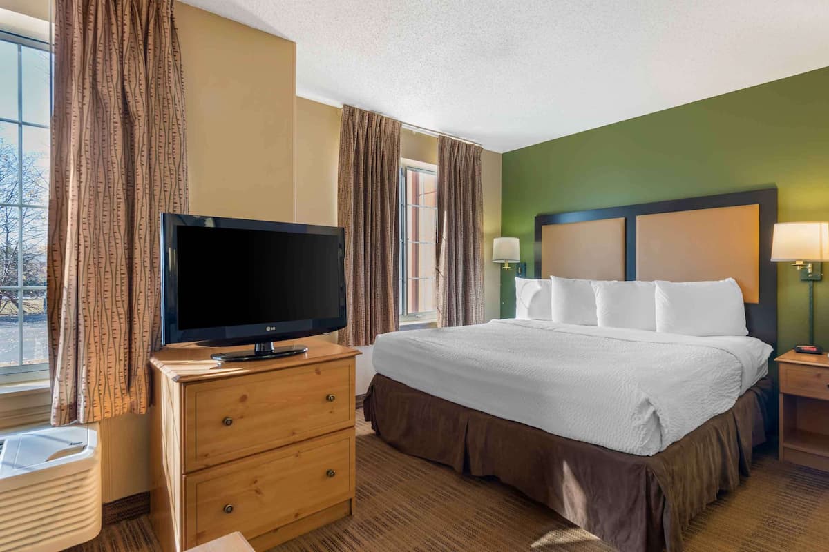 Desk, iron/ironing board, free WiFi, bed sheets