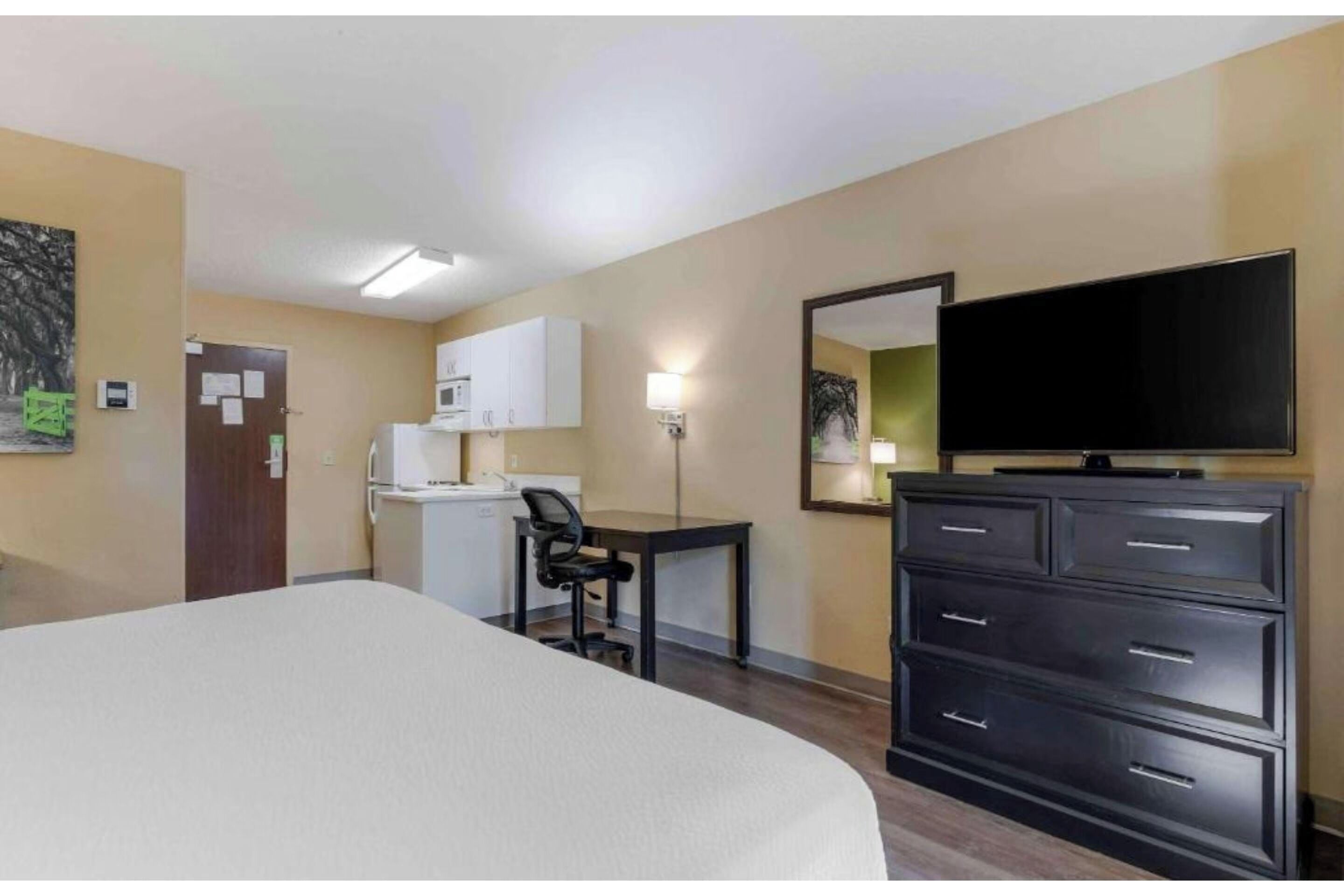 Desk, iron/ironing board, free WiFi, bed sheets