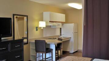Desk, iron/ironing board, WiFi (free), bed sheets