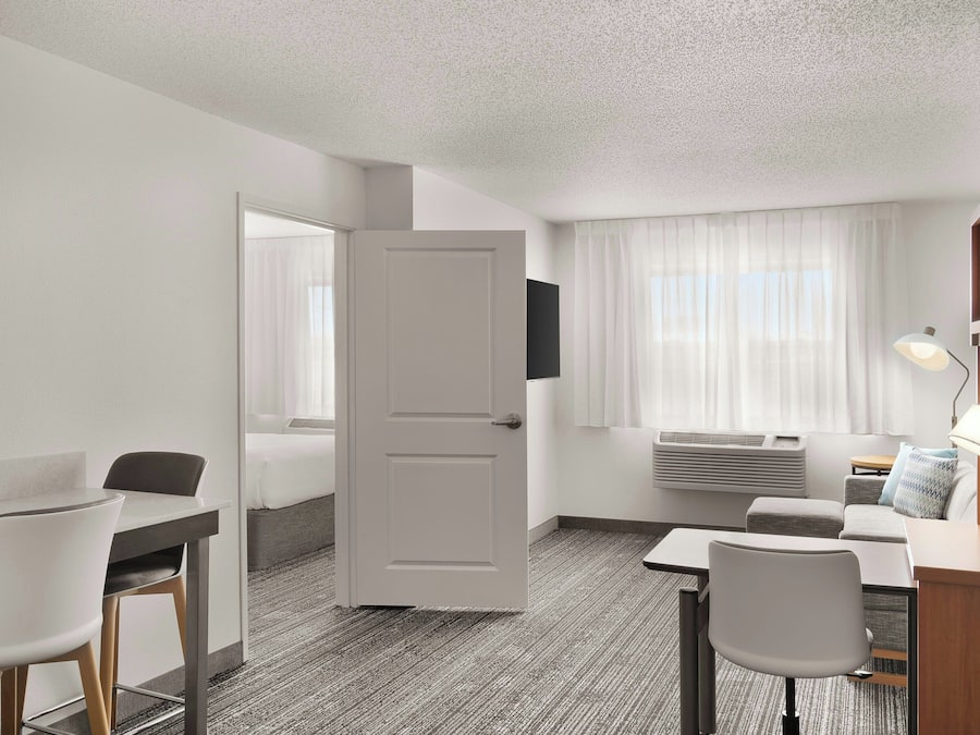 32-inch LCD TV with cable channels, TV