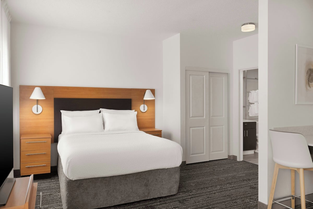 In-room safe, desk, iron/ironing board, free cribs/infant beds