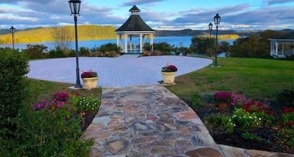 Whitestone Inn