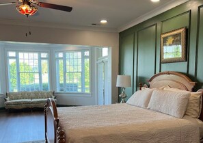 Hummingbird Suite | Premium bedding, pillowtop beds, individually decorated - Whitestone Inn (Kingston)