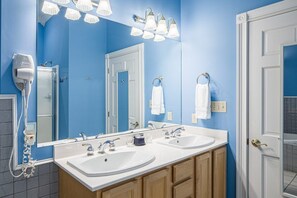 Indigo Bunting Suite | Bathroom - Whitestone Inn (Kingston)