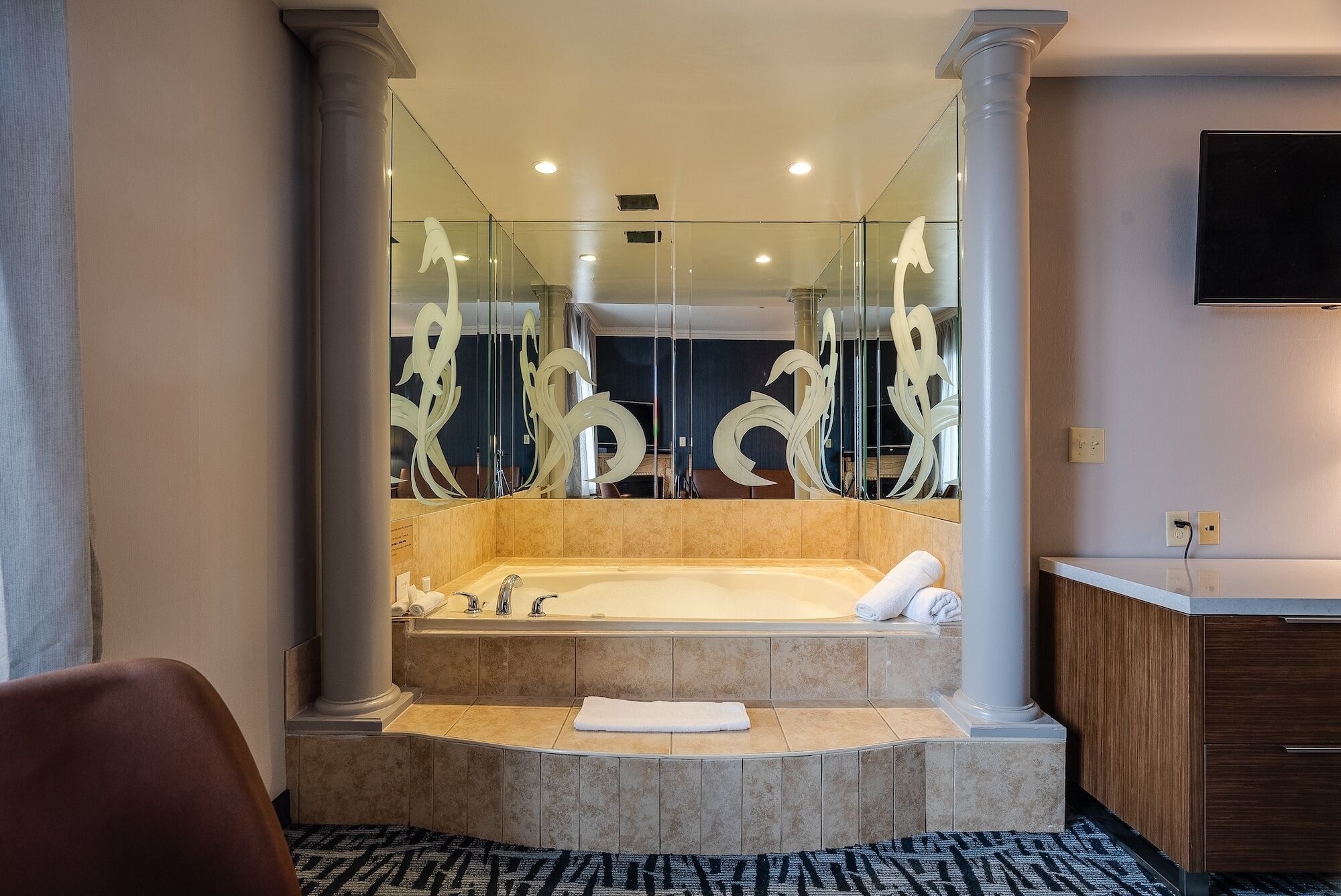 Photo - Monte Carlo Inn Toronto West Suites