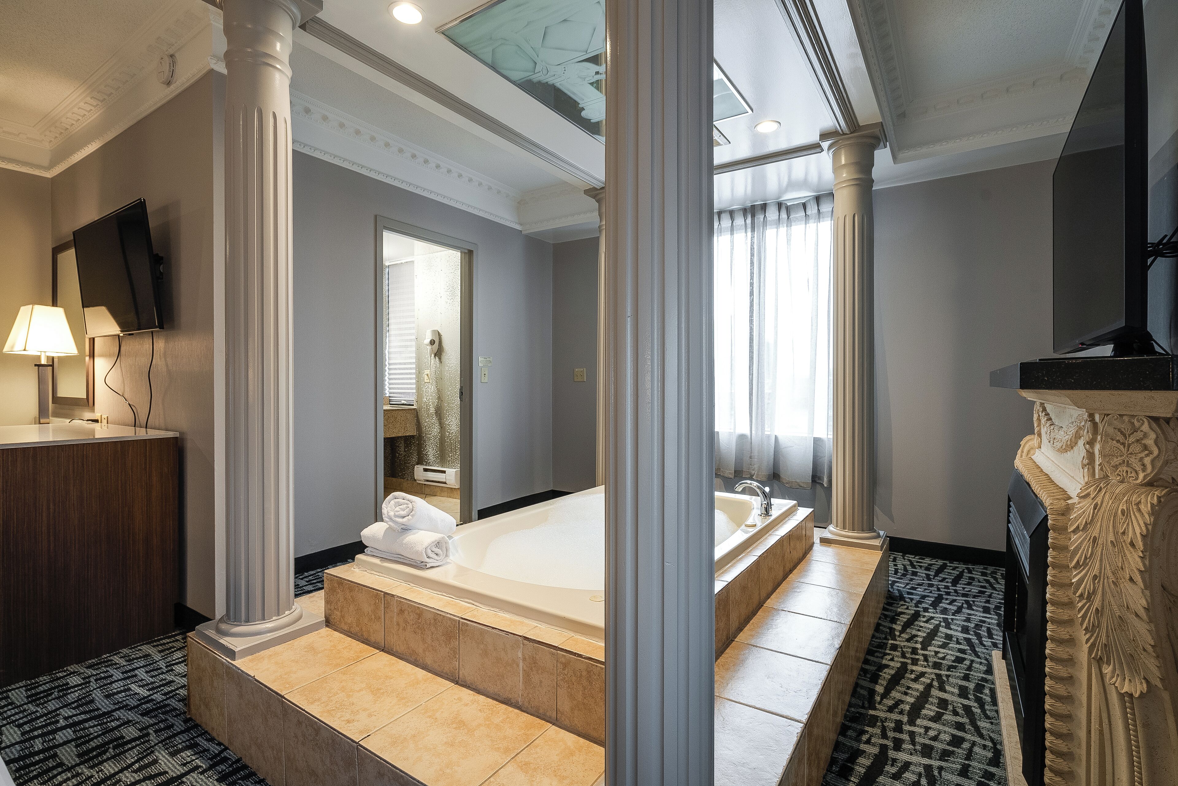 Photo - Monte Carlo Inn Toronto West Suites