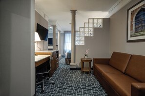 ห้องลักซ์ชัวรี่, ปลอดบุหรี่, อ่างน้ำวน | ผ้านวมขนเป็ด, โต๊ะทำงาน, เตารีด/โต๊ะรีดผ้า, Wi-Fi ฟรี