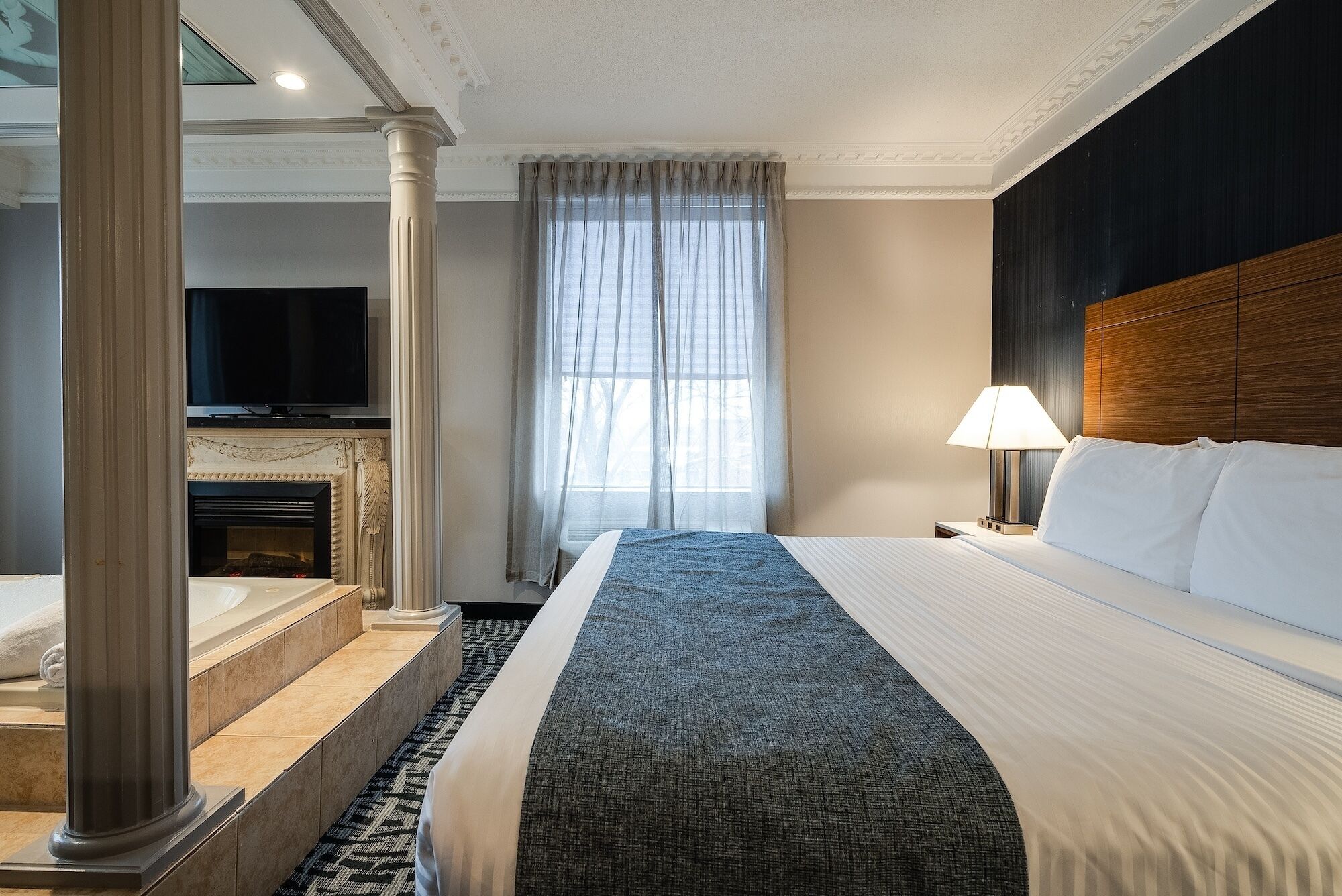 Photo - Monte Carlo Inn Toronto West Suites