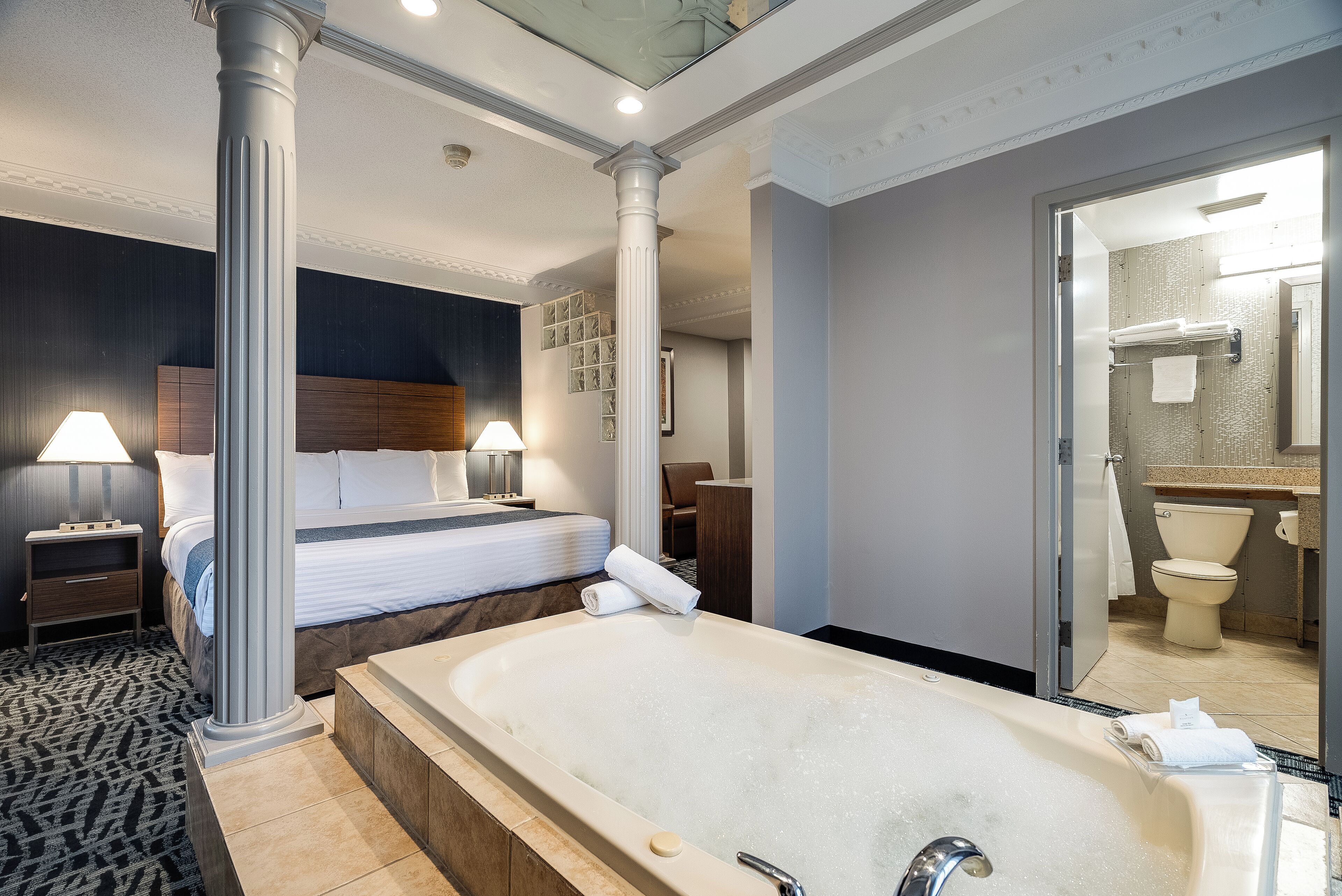 Photo - Monte Carlo Inn Toronto West Suites