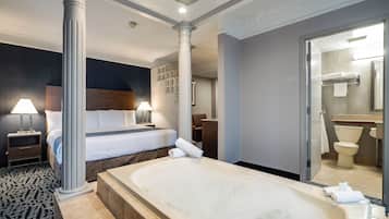 Luxury-Zimmer, Nichtraucher, Whirlpool | Daunenbettdecken, Schreibtisch, Bügeleisen/Bügelbrett, kostenloses WLAN