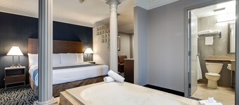 Monte Carlo Inn Toronto West Suites