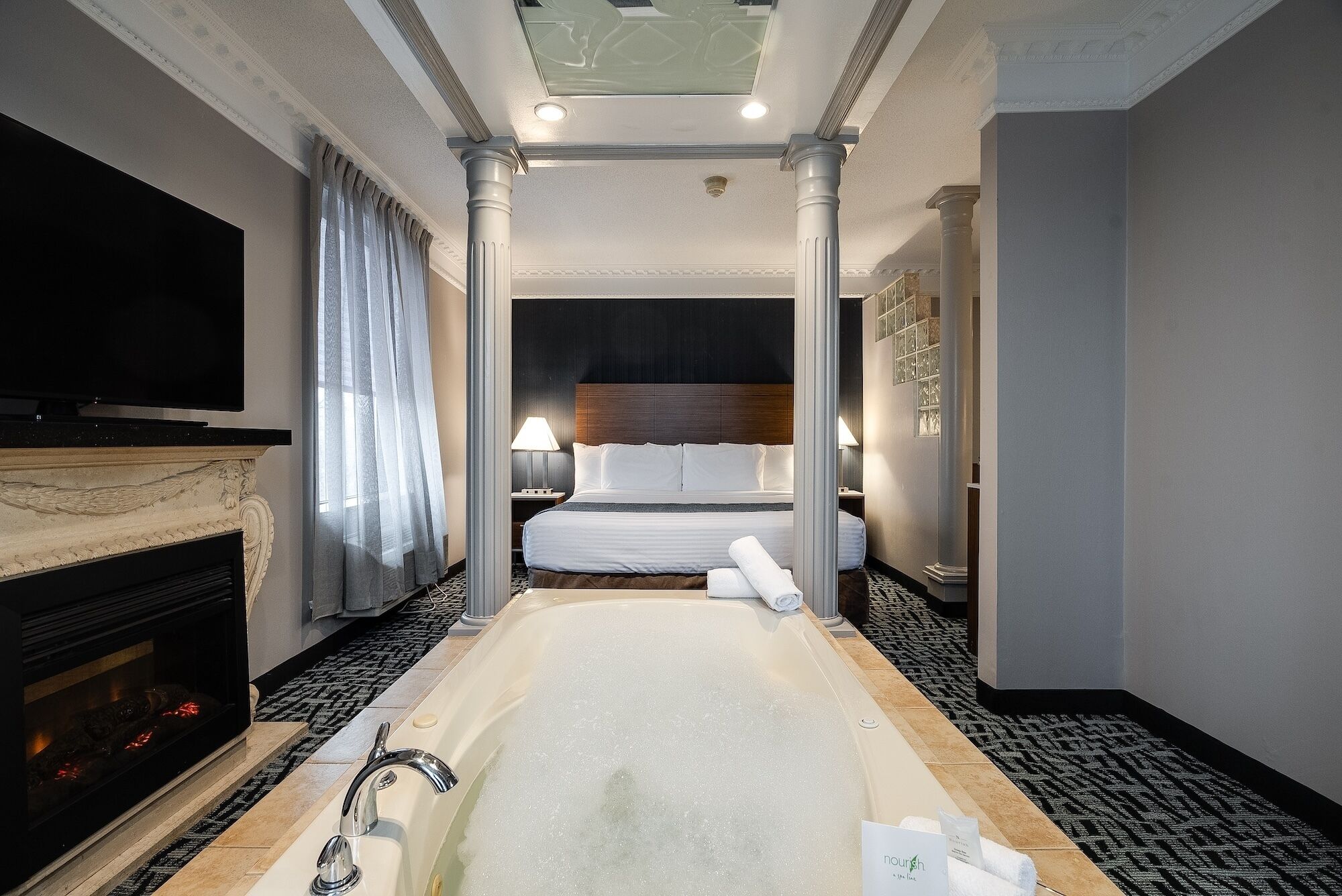 Photo - Monte Carlo Inn Toronto West Suites