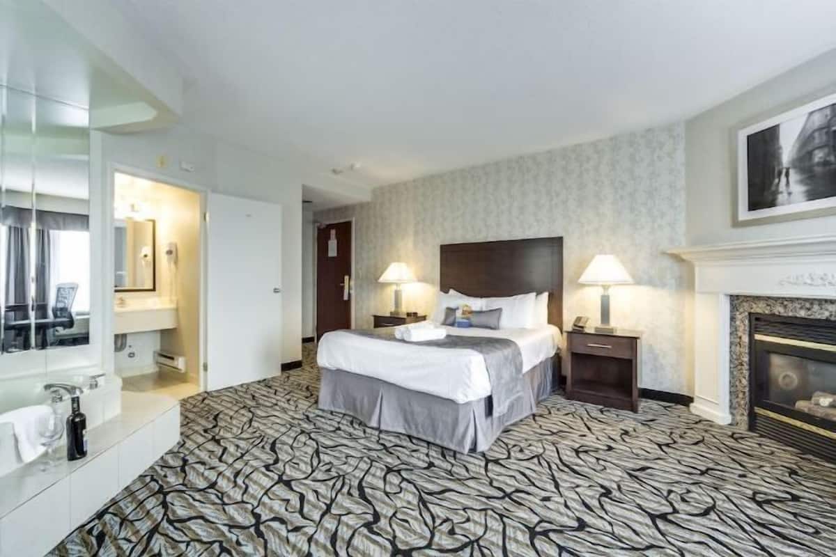 In-room safe, desk, laptop workspace, blackout curtains