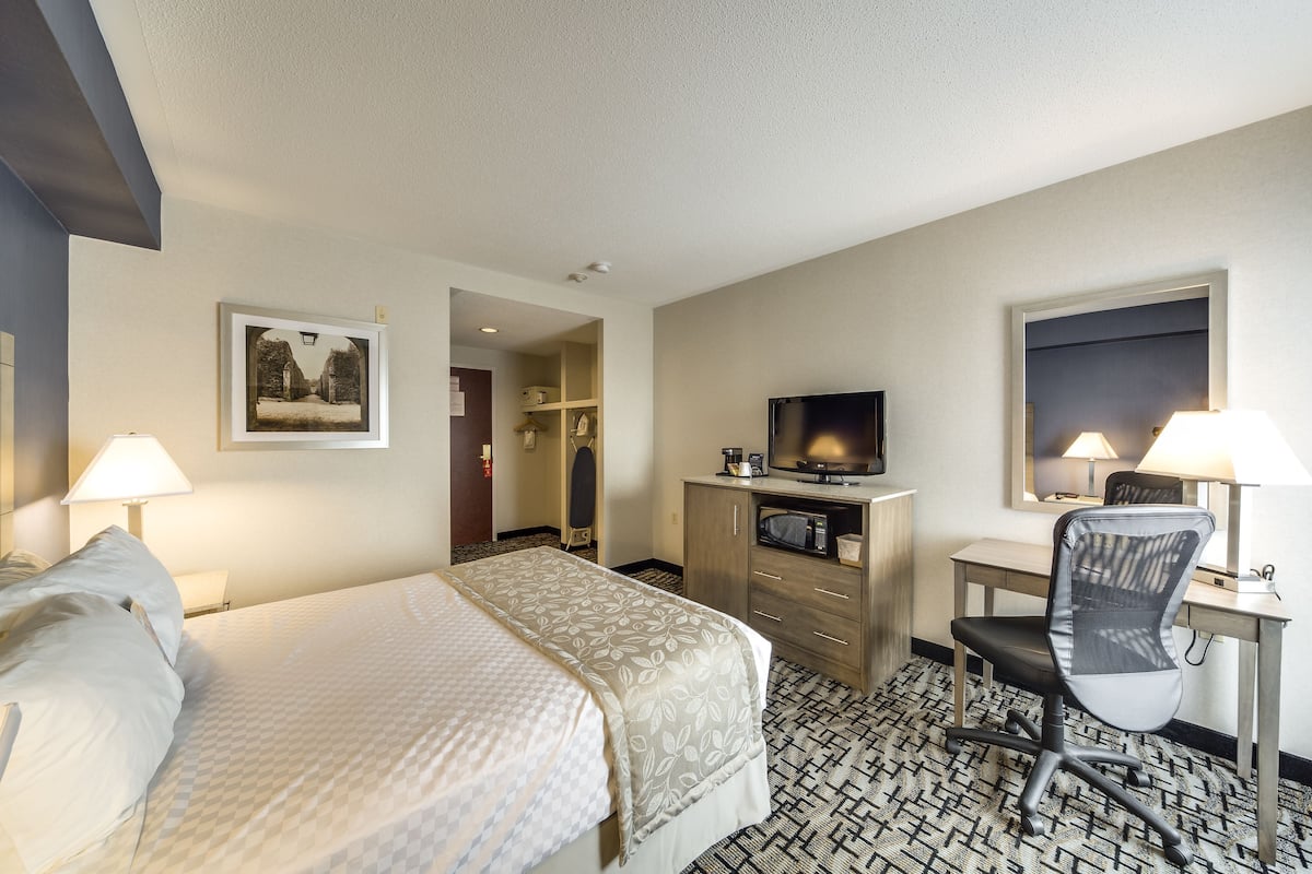 Caja de seguridad en la habitación y escritorio