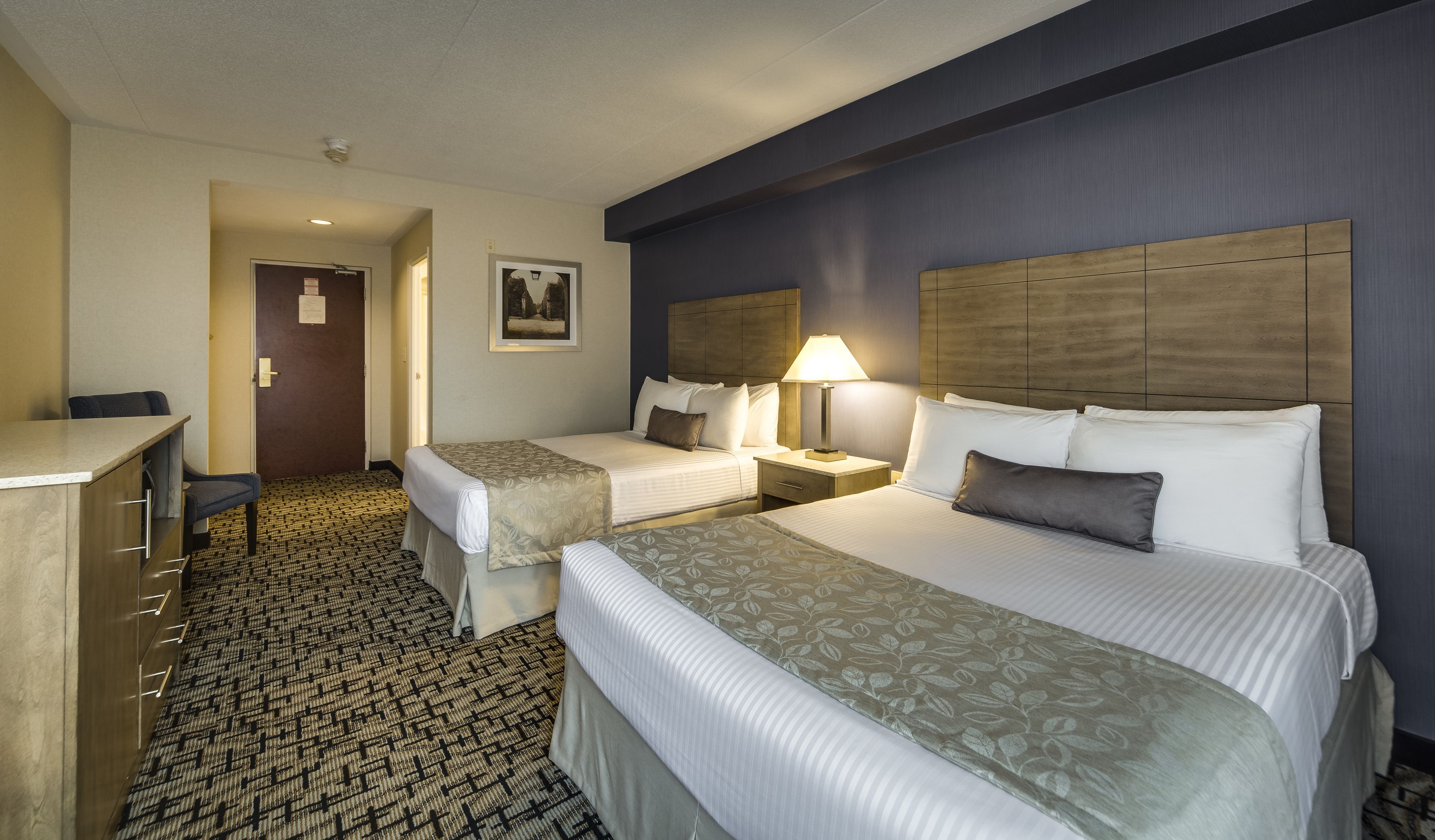 Caja de seguridad en la habitación y escritorio 