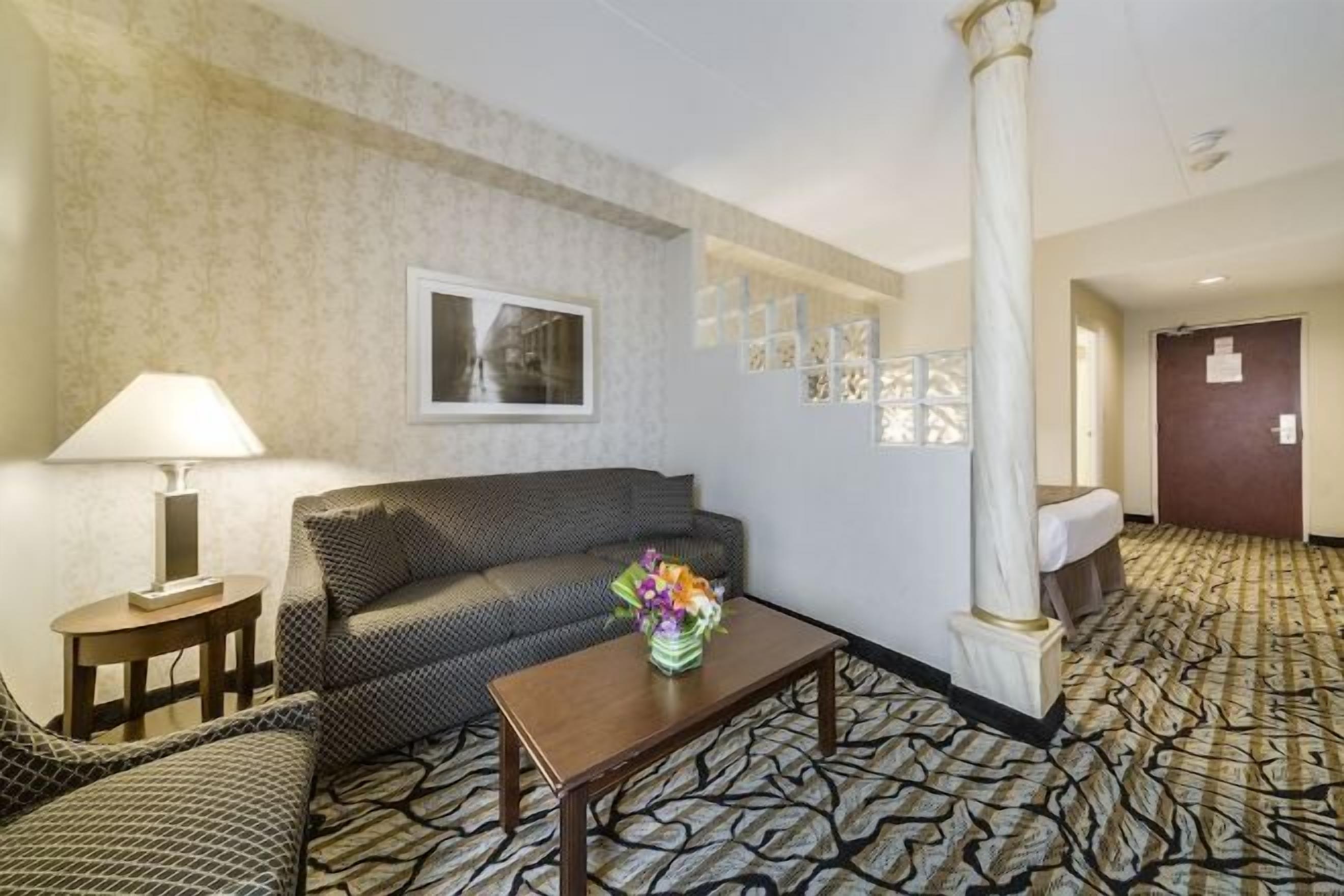 Área de sala de estar | Televisión LCD, películas de estreno y películas con cargo 