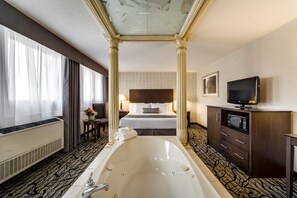 Luxury King Suite with Jetted Tub | In-room safe, desk, laptop workspace, blackout drapes - Monte Carlo Inn Oakville Suites (Oakville)