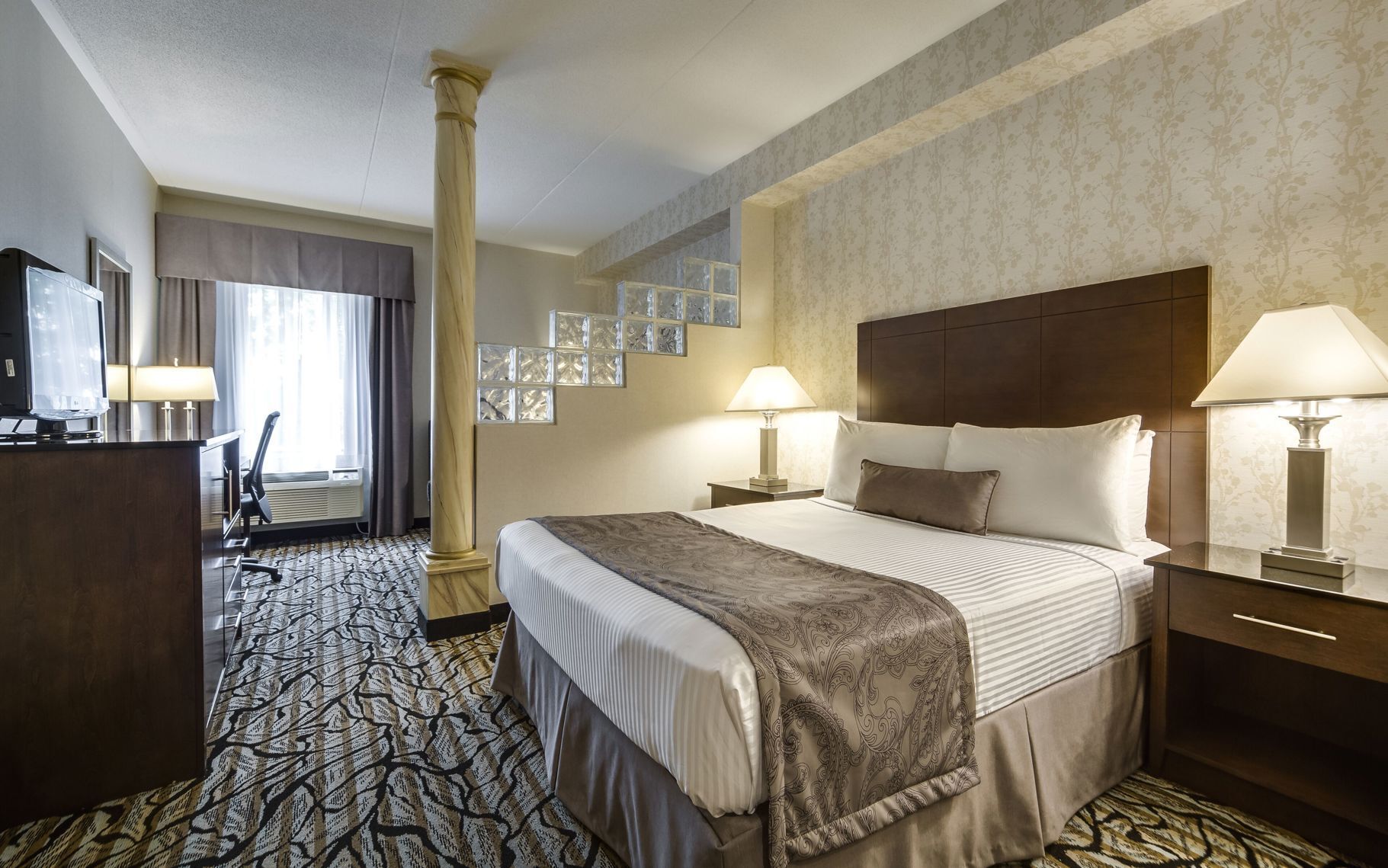 Caja de seguridad en la habitación y escritorio 