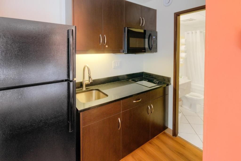Fridge, microwave