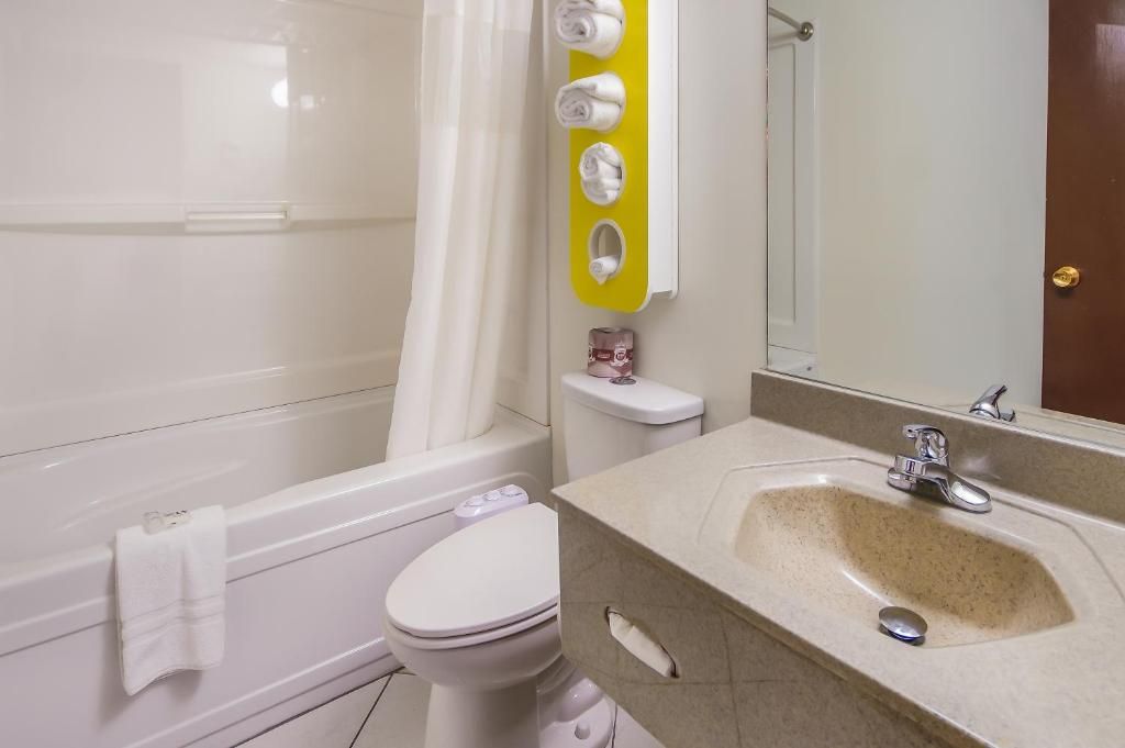 Ensemble baignoire-douche, baignoire profonde
