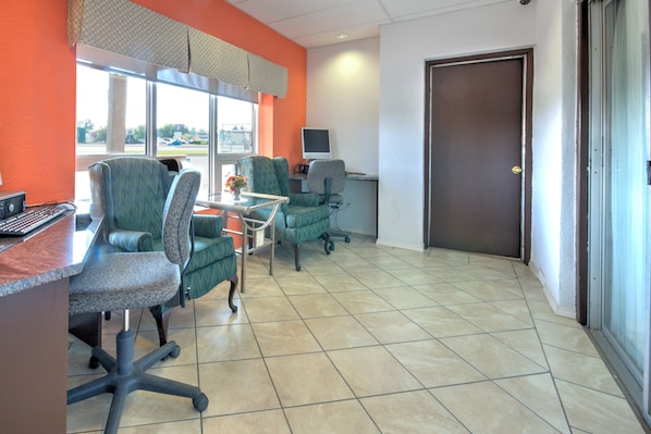 Business center - Motel 6 Lethbridge, AB (Lethbridge)