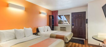 Motel 6 Lethbridge, AB