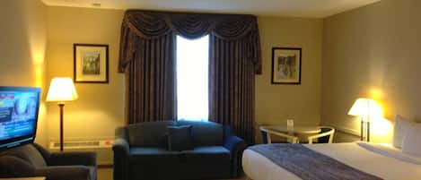 Escritorio, sistema de insonorización y tabla de planchar con plancha