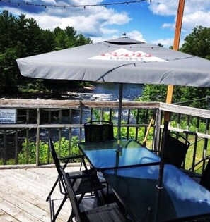 Terrace/patio - Petawawa River Inn and Suites (Petawawa)