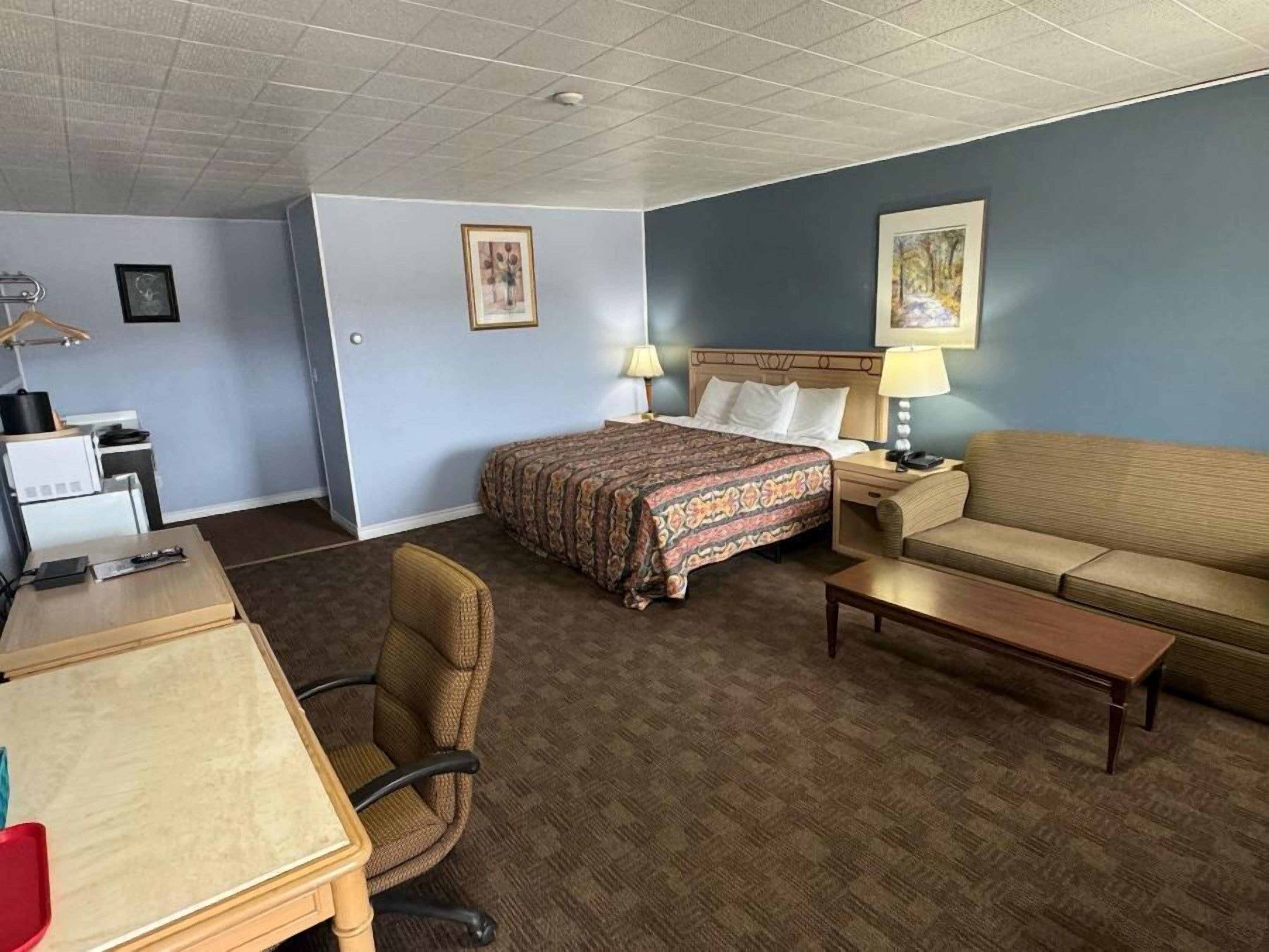 Chambre, 1 très grand lit et 1 canapé-lit, non-fumeur, cuisinette | 1 chambre, bureau, fer et planche à repasser, accès au Wi-Fi (inclus)