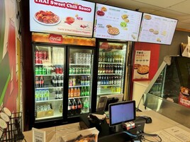 2 restaurantes, se sirve almuerzo 