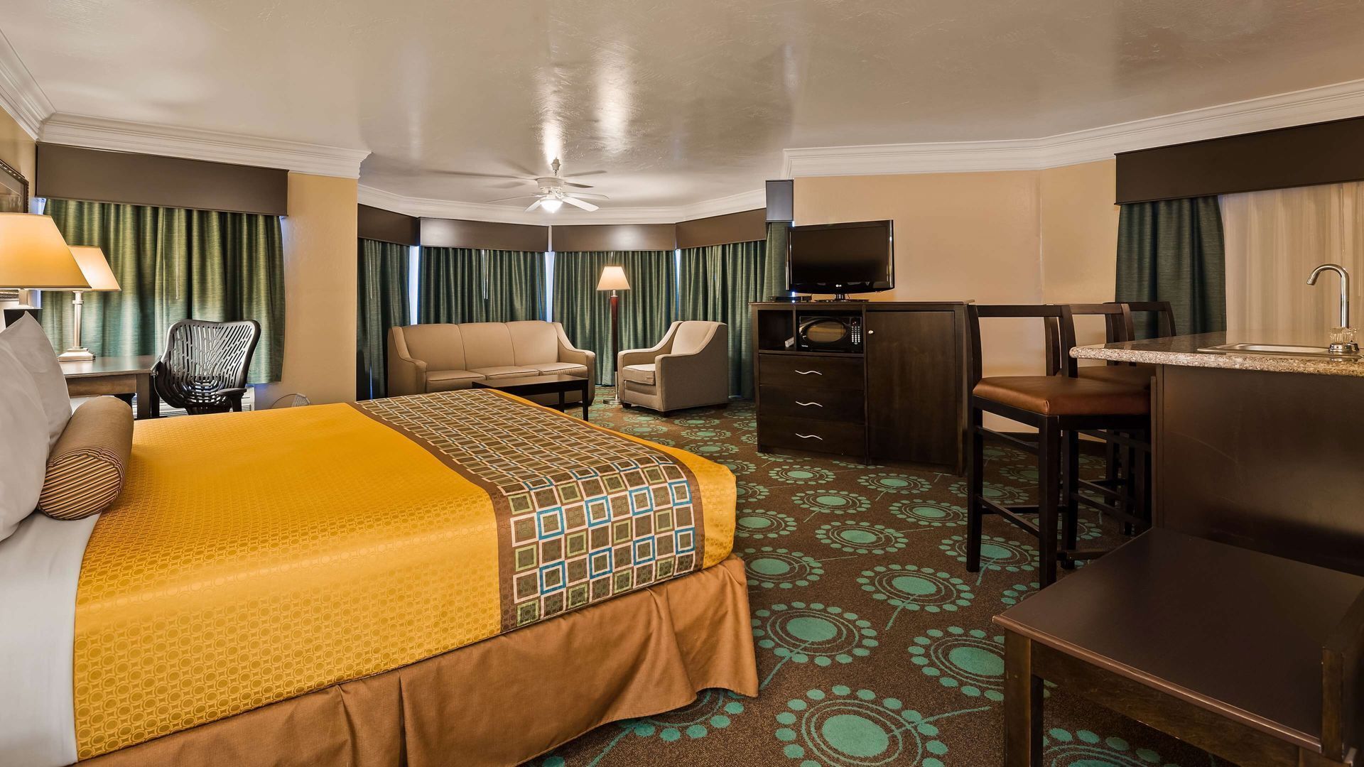 Iron/ironing board, free WiFi, bed sheets
