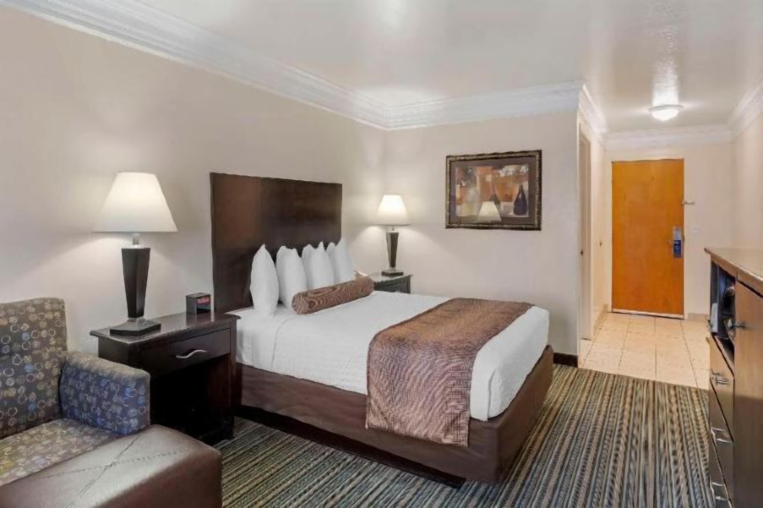 Iron/ironing board, free WiFi, bed sheets