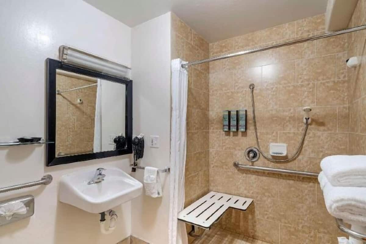 Bathroom | Free toiletries, hair dryer, towels