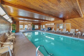 من حمّامات السباحة المغطاة