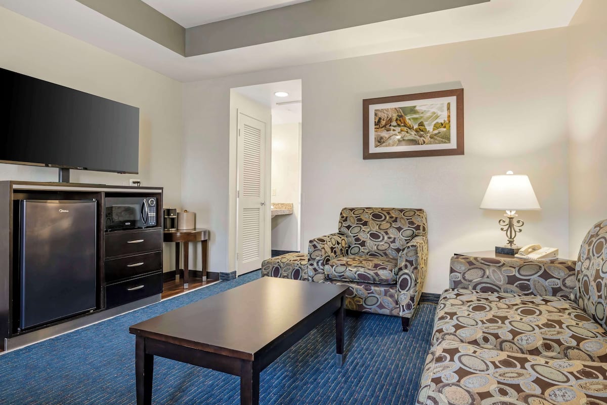 Suite, 2 Double Beds, Non Smoking, Refrigerator & Microwave | In-room safe, blackout drapes, iron/ironing board