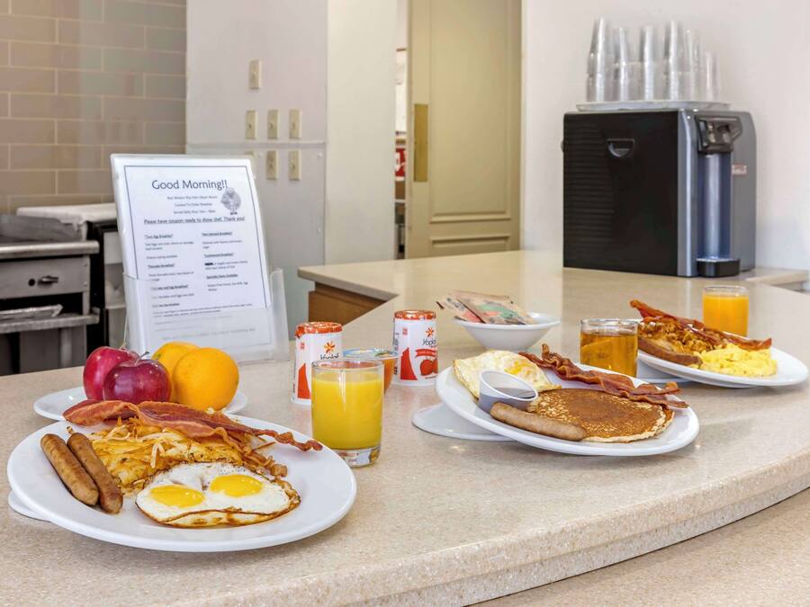 Breakfast area